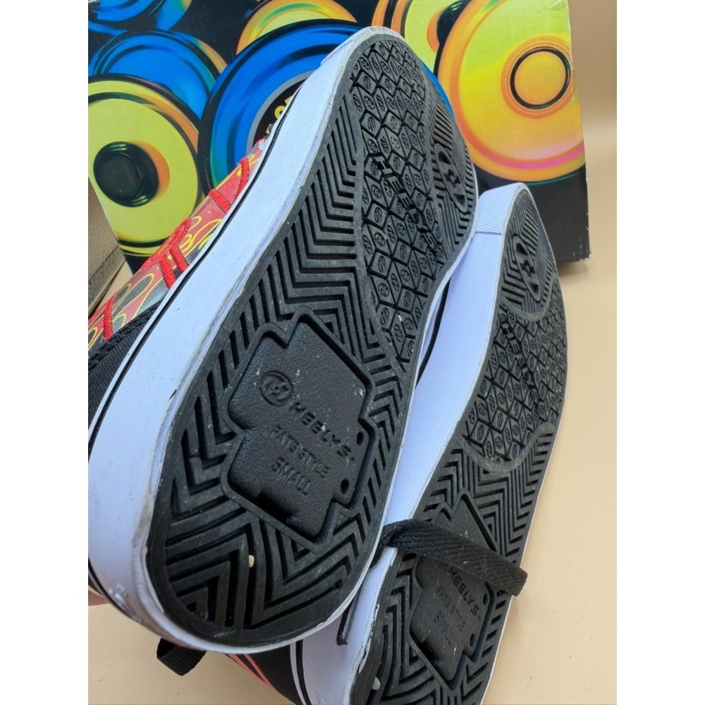 Heelys Pro 20 Black Red Flames Youth 6 Women's 7‎ w/ Box 1 Wheel - Picture 4 of 9